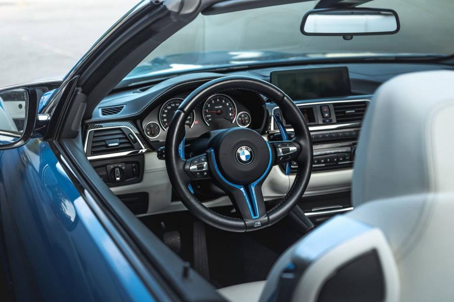 Интерьер BMW M4 MH4 700 LW Convertible by Manhart Racing (F83) 2018 года  (фото 2 из 11)